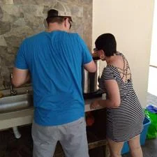 embotellando cerveza